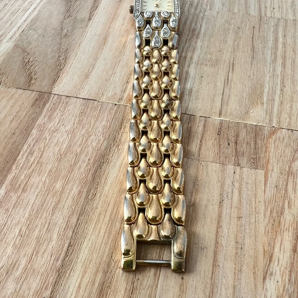 Elgin ladies rectangular gold tone bracelet dress watch NEW BATTERY